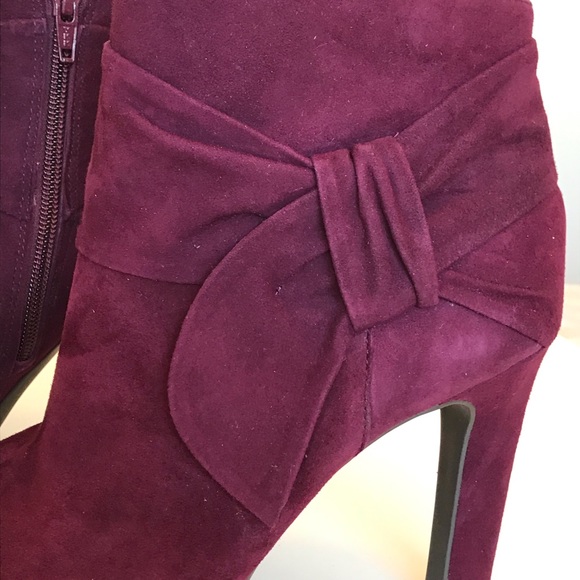⚜️SOLD⚜️.    Gianni Bini Suede Bow Ankle Boots - Picture 4 of 8
